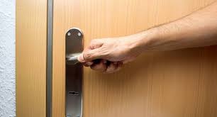 how to open hotel door without key card