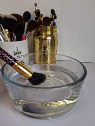 wash makeup brushes with dish soap