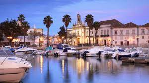 It is a city full of history, great shops, restaurants and cafes aplenty, theatres and galleries, great beaches and the ria formosa nature reserve on the door step. 48 Stunden In Faro Von Der Altstadt In Die Lagunen Horizons By Eurowings