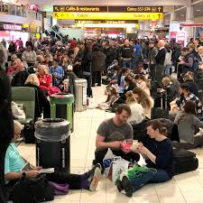 london s gatwick airport remains closed