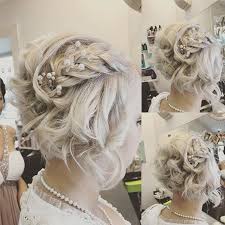 This messy up do can be considered as one of the prettiest bridesmaid hairstyles for wavy hair. Wedding Hairstyles For Short Hair Popsugar Beauty Australia