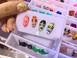 Mira algunos diseños de uñas acrilicas que te encantaran, llenos de colores y formas que te dejaran con ganas de probártelas ya. Las Ultimas Tendencias En Manicura Para Este Otono Invierno 2020 2021