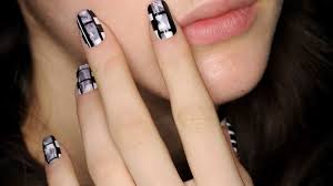 apply nail stickers to short nails