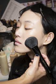 12 makeup hacks for a smudge proof face