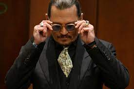 Johnny Depp: Schauspieler bestreitet, Amber Heard geschlagen zu haben - DER  SPIEGEL