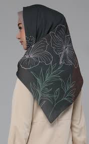 Tersedia stock terbaru gamis abaya hitam polos terbaru dari kain wolfis yang adem lembut nyaman dipakai model simpel minimalis. 5 Warna Hijab Yang Cocok Untuk Baju Merah