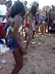 Meninas de biquni fio dental ao sol.menina meninas de 10 anos fudendo; Estoura Funk Garotinha De 6 Anos Dancando Muito Na Praia Facebook
