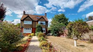 4 Bed Semi Detached House Weedon Road