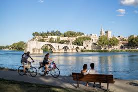 Capital of the vaucluse and the côtes du rhône, seat of the popes and city of art and culture, theatre, cinema, museums, big stores and little shops, avignon is a small city that has everything a big one has, and then some. Avignon Tourisme Createur D Experiences Avignon Tourisme