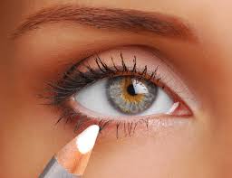 5 genius ways to wear white eyeliner
