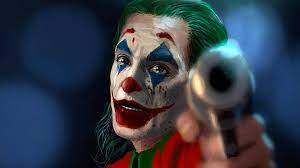 Joker mit Pistole in blauem ...