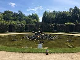 humongous royal gardens of versailles