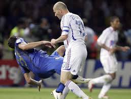 Bir pozisyonda zidane ile materazzi karşı karşıya geldi. Here S The Truth Behind Why Zinedine Zidane Headbutt Marco Materazzi In 2006 Fifa World Cup
