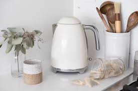 how to clean an electric kettle