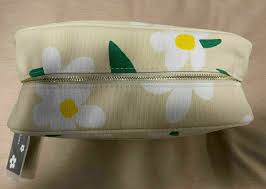 marc jacobs daisy large cosmetic bag