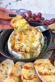 Best Baked Brie Recipe With Honey gambar png