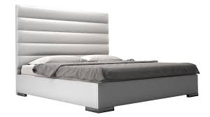 reina bed white