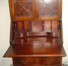 This antique secretary desk with hutch constitutes a perfect proposition for a refined, classic interior. Antique Furniture Mahogany Secretary Desk Amp Hutch 75860088