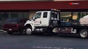 Tow truck driver killed colorado springs. Crowd Attacks Tow Truck Driver Who Rammed Into More Than A Dozen Vehicles In California