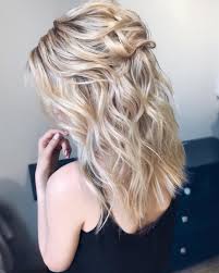 Having the right hairstyle that compliments your features not only makes you look better, but you also have a new found confidence that is transparent. Best Wedding Hairstyles For Every Bride Style 2021