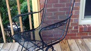 paint a vintage wrought iron chair