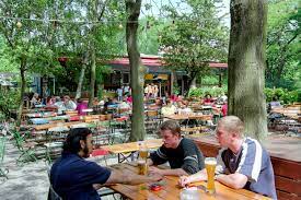 Wir haben die für uns besten restaurants mit terrasse und sitzmöglichkeiten im freien in berlin zusammengestellt. 12 Gartenrestaurants In Berlin Gut Essen Mit Wald Oder Parkblick