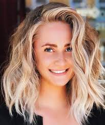 Styling wavy hair can often be difficult, because it's as if your hair doesn't know if it is straight or curly. 25 Cute Messy Hairstyles For Medium And Long Hair 2021