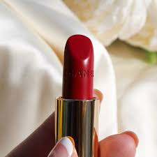 rouge allure is a standout red lipstick