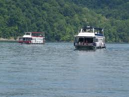 We are located in the houseboat capital of the world, southern kentucky. Family Community And Houseboating At Dale Hollow Lake Houseboat Magazine