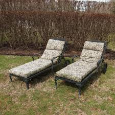 With a variety of outdoor chaise lounge designs to choose from, you won't have any trouble making your outdoor space stand out. Meadowcraft Style Wrought Iron Outdoor Lounge Chairs Ebth