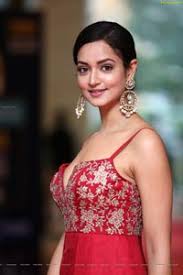 She has one elder brother and one elder sister, vidisha srivastava, who is also an actress in south indian films.shanvi studied at the thakur college. Shanvi Srivastava At Siima Awards 2019 Curtain Raiser Hd Gallery Images
