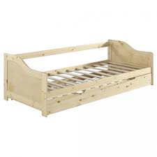 Практичното разтегателно легло е удобно място за спане в детската стая или за използване като легло за гости. Raztegatelno Leglo S 2 Broya Matraci Estestveno Drvo Chopni