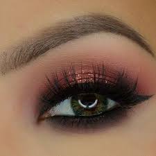 perfect eyeshadow for a burgundy dress