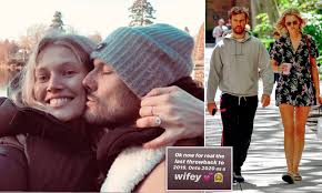 Photogallery of toni garrn updates weekly. Alex Pettyfer And Toni Garrn Reveal Christmas Eve Engagement Daily Mail Online