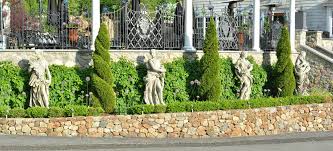 5 tips for selecting garden statuary