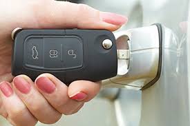 The national average price to unlock a car door in 2021 will be about $157. How Does Locksmith Open A Locked Car Sep