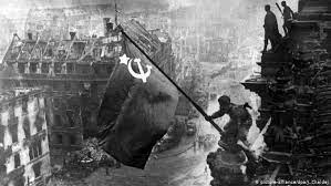 Da es sich bei diesem tag um einen freitag handelt, dürfen sich berliner über ein langes wochenende freuen. 8 Mai 1945 Totale Niederlage Oder Tag Der Befreiung Deutschland Dw 07 05 2020