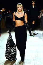 Miley ray cyrus was born destiny hope cyrus on november 23, 1992 in franklin, tennessee to tish cyrus & billy ray cyrus. Miley Cyrus Has A Major Runway Moment At Marc Jacobs Vogue