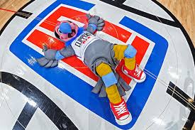 Prior to monday's debut of chuck the california condor, the clippers were one of four nba teams without a mascot. Clippers Mascot Chuck La Clippers Los Angeles Clippers