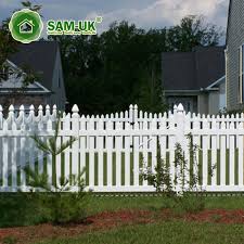 Scalloped Vinyl Picket Fence Front Yard