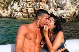 É o filho mais velho de cristiano ronaldo. Christiano Ronaldo And Girlfriend Georgina Rodriguez Hit The Beach Al Bawaba