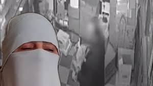اول ظهور لزوجة صيدلي مدينة نصر الشهير بالصيدلي العنتيل صور السيدات داخل  مكان الكشف علي المرضي - YouTube