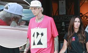 Hollywood's lovebirds megan fox and machine gun kelly left fans disappointed after the formerly dismissed rumours of them being engaged. Megan Fox Exclusive Actress Confirms Romance With Machine Gun Kelly As They Share A Kiss Daily Mail Online