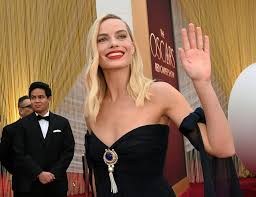 From 2011 until its cancellation in 2012, she portrayed a stewardess on the television series pan am. Margot Robbie Has The Most Basic Social Media Presence Ever Here S Why It Works
