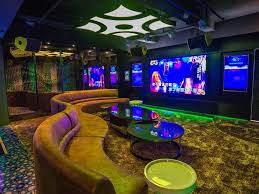 Being their largest ktv outlet in singapore, the rooms also come in a variety of sizes and start at an affordable rate of $13/pax (w/o buffet access) for 2 hours. Have Fun Family Ktv Venuerific Singapore