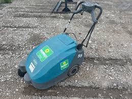 tennant floor cleaning machines for