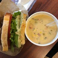 Ladle 2 cups of soup into each bowl. Love Panera S You Pick Two Option Corn Chowder And Half A Veggie Sandwich 450 Calories 1200isplenty