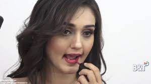 how a bollywood actress makeup before
