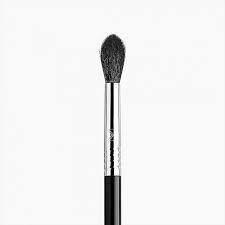 small tapered eyeshadow blending brush