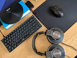 It has a straightforward and sleek design that comes in matte black, white, lilac, or blue, and the logitech g305 is fully compatible with both windows and macos. G305 Review After 11 Years Of Deathadder Mousereview